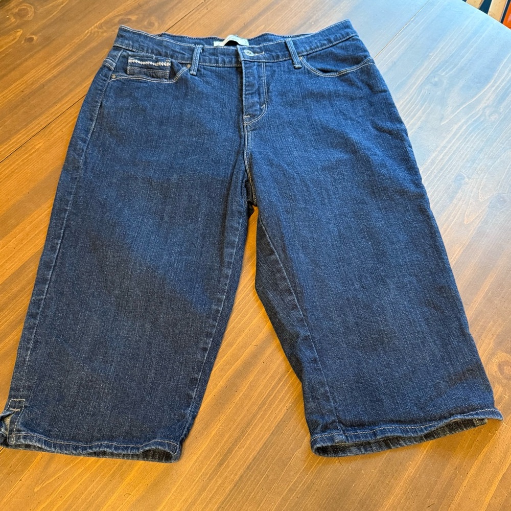 Levi's Blue Ankle Cropped Jeans Women’s Size 14 Medium Wash Denim